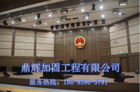 鄰居偷偷自己換承重墻，鄰里關系沒有搞好被起訴到法院